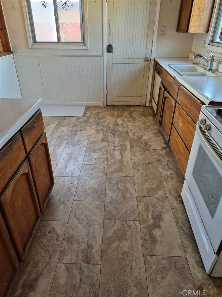 7887 Kempster Avenue Property Photo 7