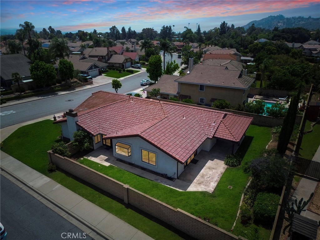 5697 Los Robles Property Photo 3
