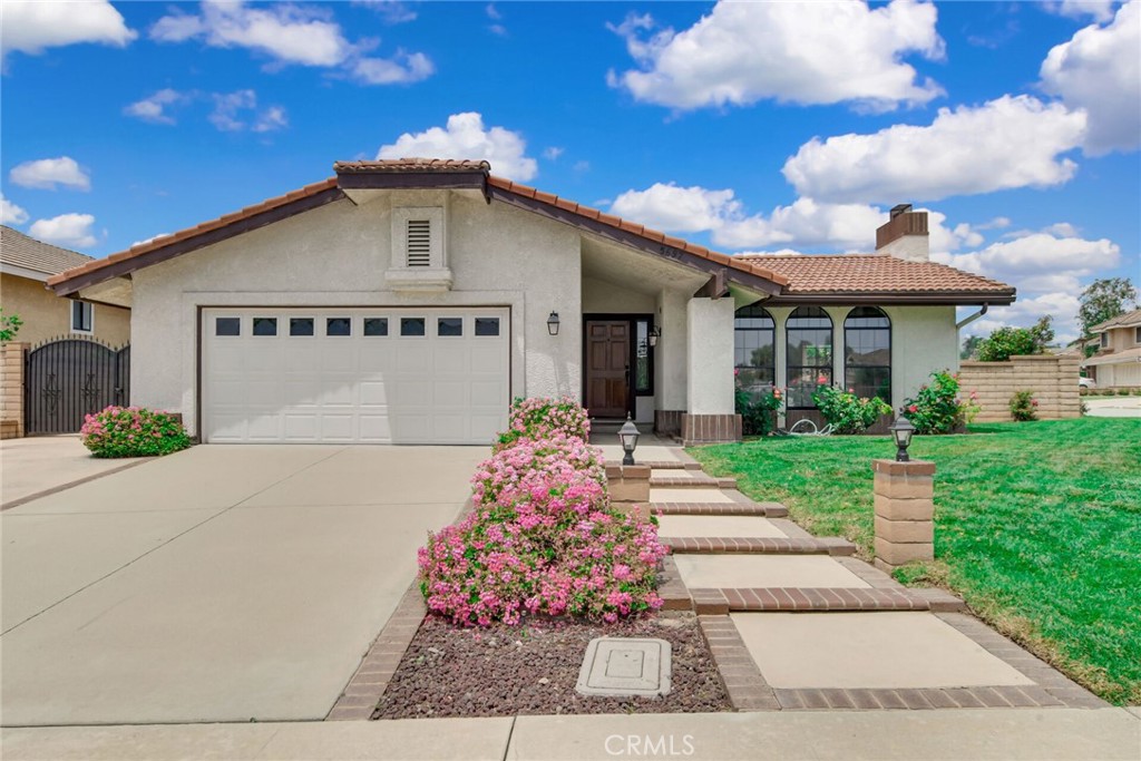 5697 Los Robles Property Photo 4