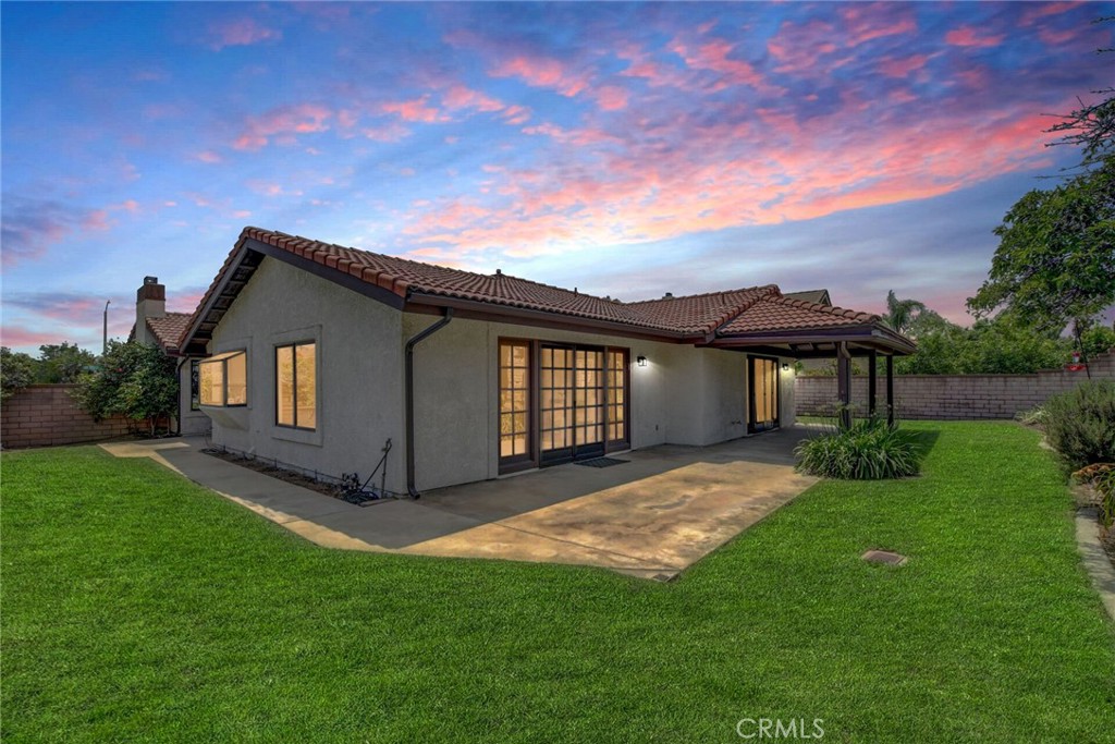 5697 Los Robles Property Photo 6