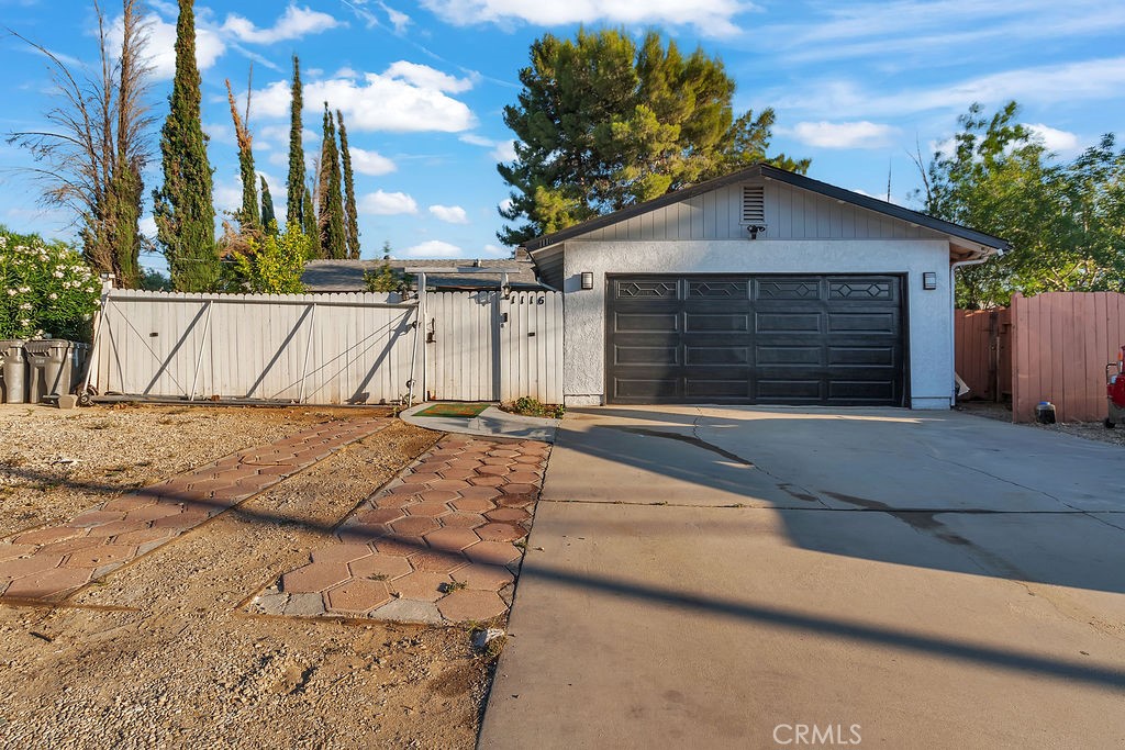 1116 E Ave R Property Photo 1