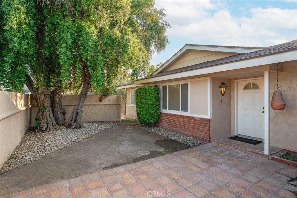 153 Underhill Drive Property Photo 2