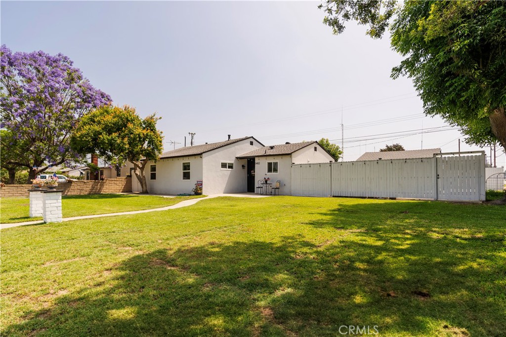 5402 N Fairvalley Avenue Property Photo 1
