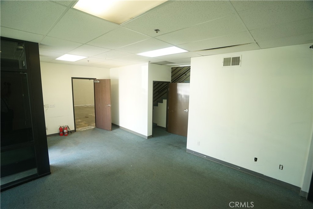 5055 Walnut Grove Avenue Property Photo 4