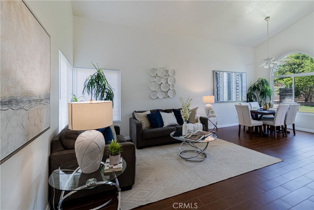 1534 W Summerset Drive Property Photo 2