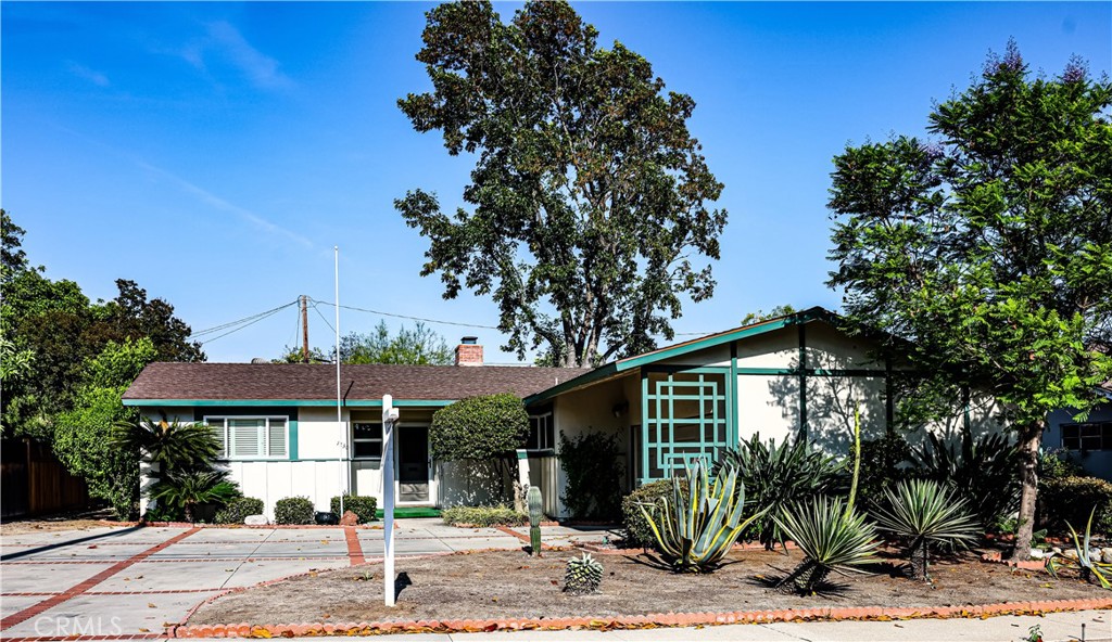 1230 N Mountain Avenue Property Photo 1