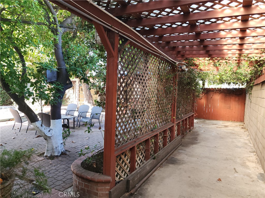 1150 W Santa Clara Avenue Property Photo