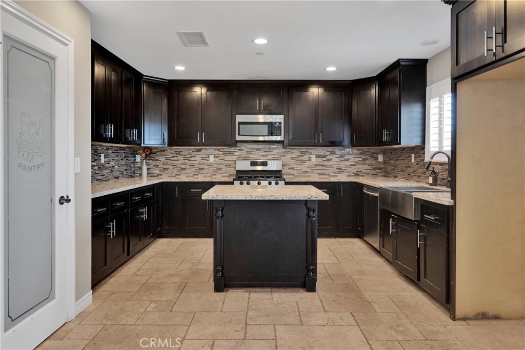 8383 Buckthorn Avenue Property Photo 12