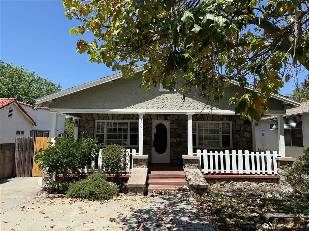609 N Vermont Property Photo 1