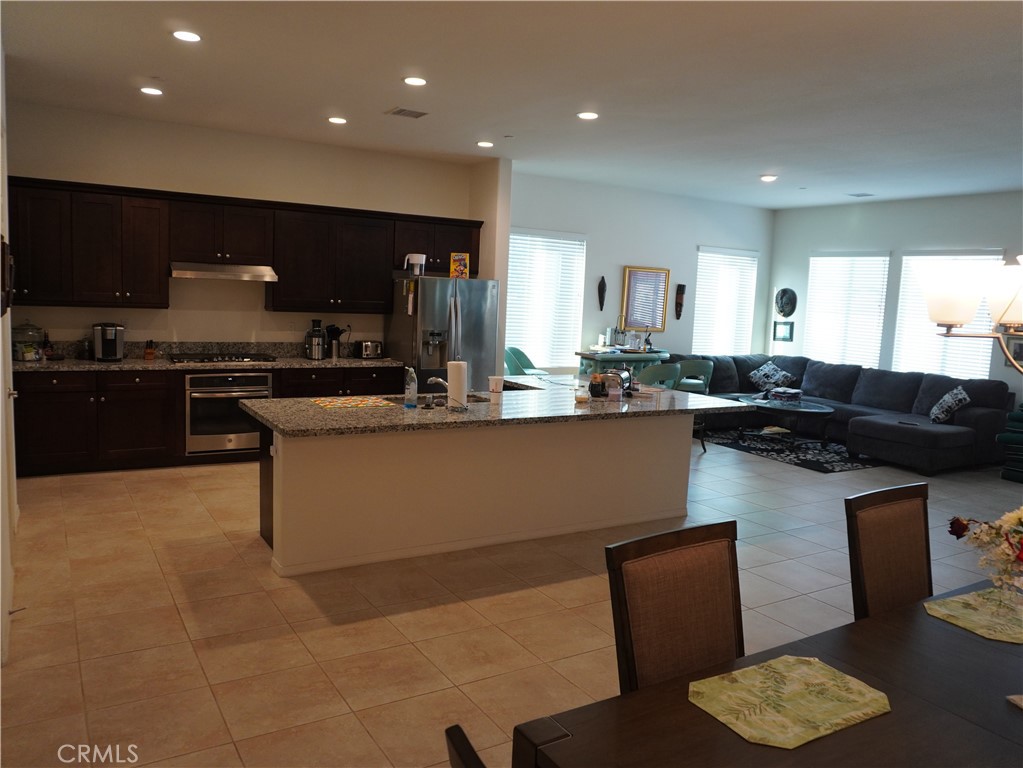 348 Scarlett Runner Property Photo 4
