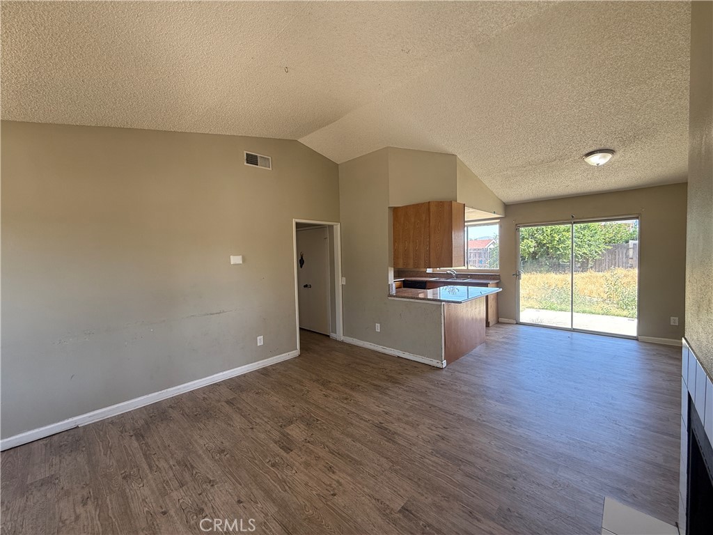 15569 Athol Street Property Photo 4