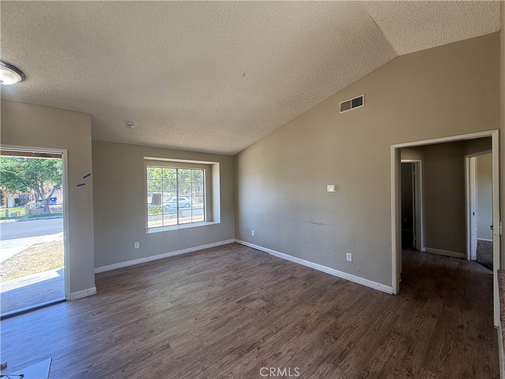 15569 Athol Street Property Photo 7