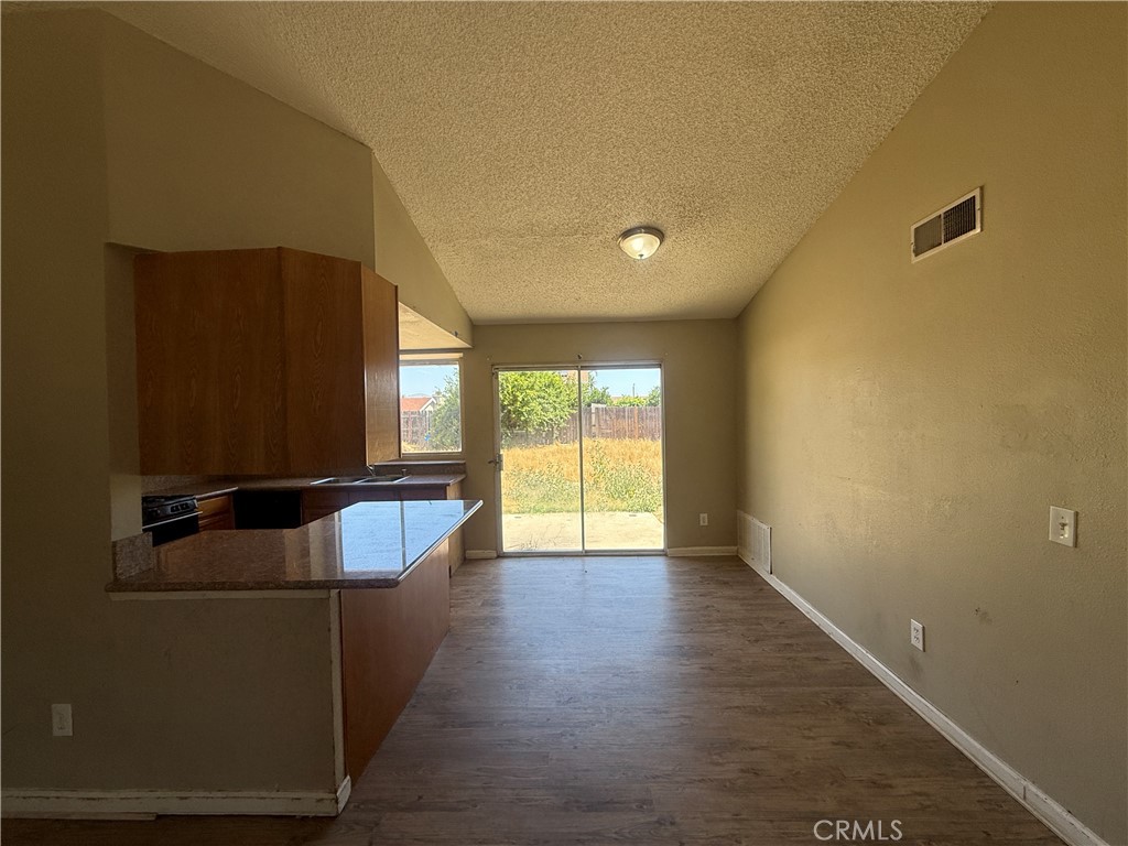 15569 Athol Street Property Photo 8