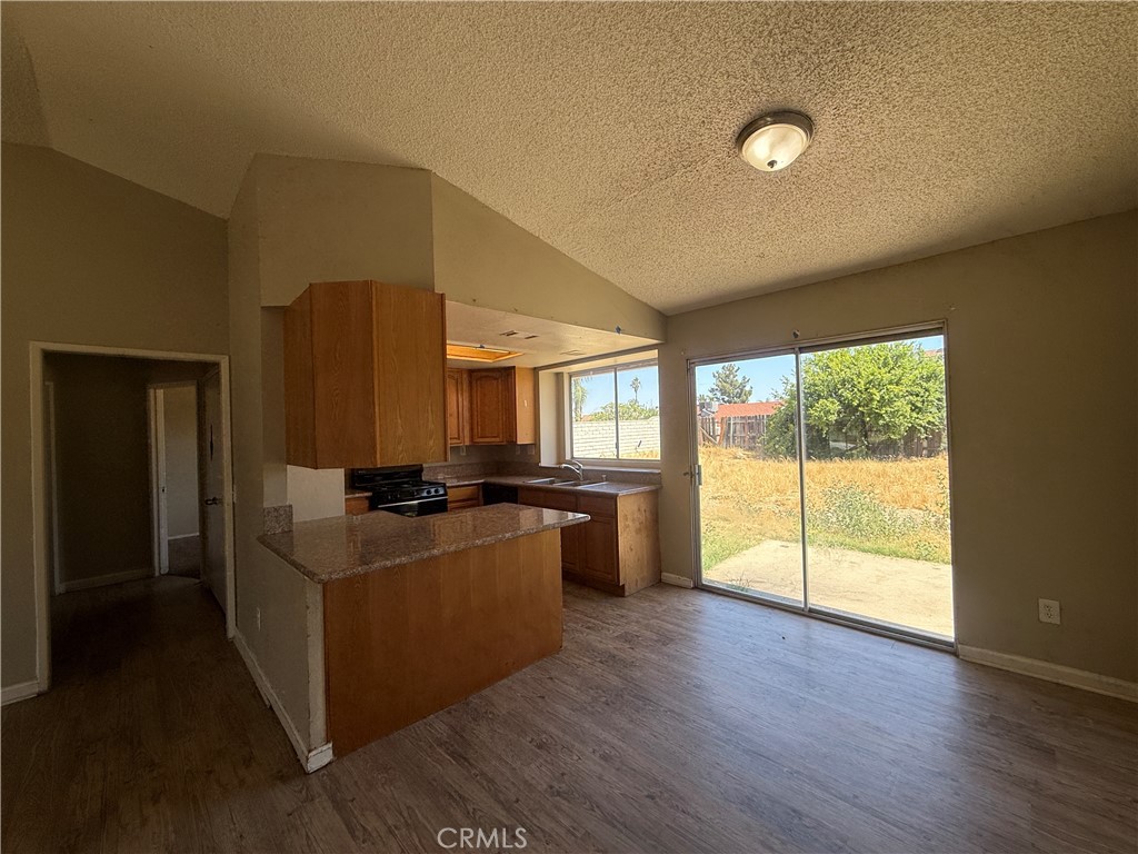15569 Athol Street Property Photo 9