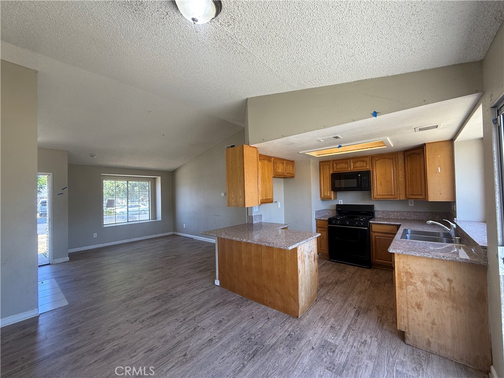 15569 Athol Street Property Photo 10