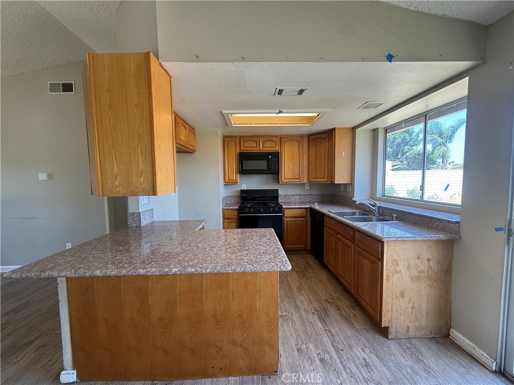 15569 Athol Street Property Photo 11