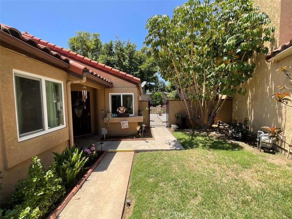 6720 Shaded Wood Place Property Photo 2