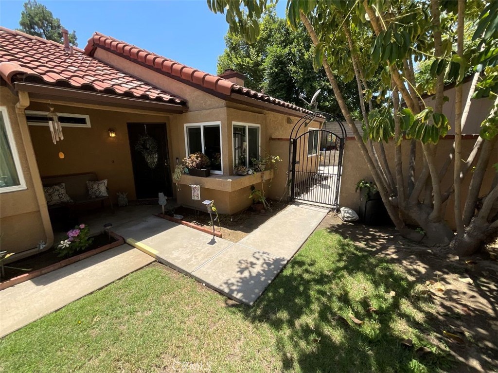 6720 Shaded Wood Place Property Photo 4