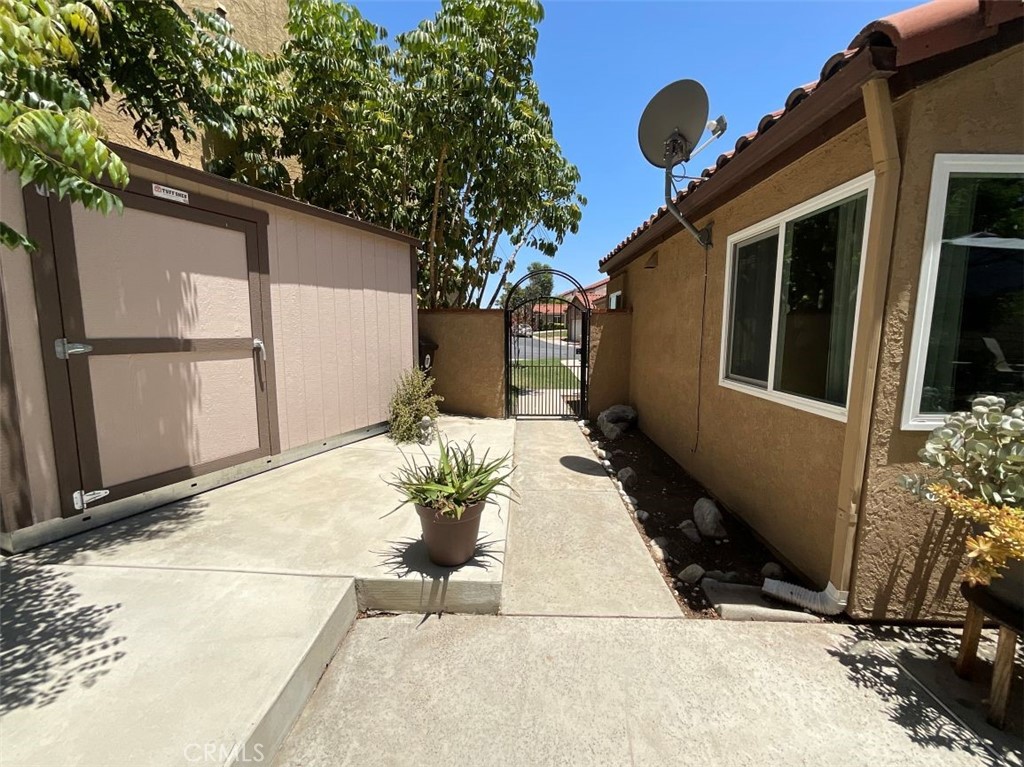 6720 Shaded Wood Place Property Photo 6