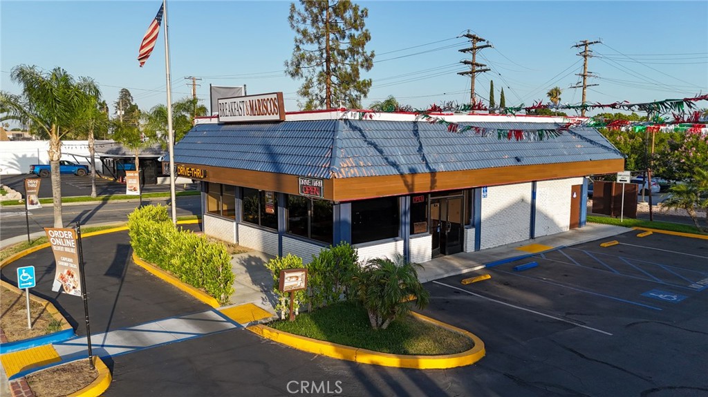 201 W Foothill Boulevard Property Photo 9
