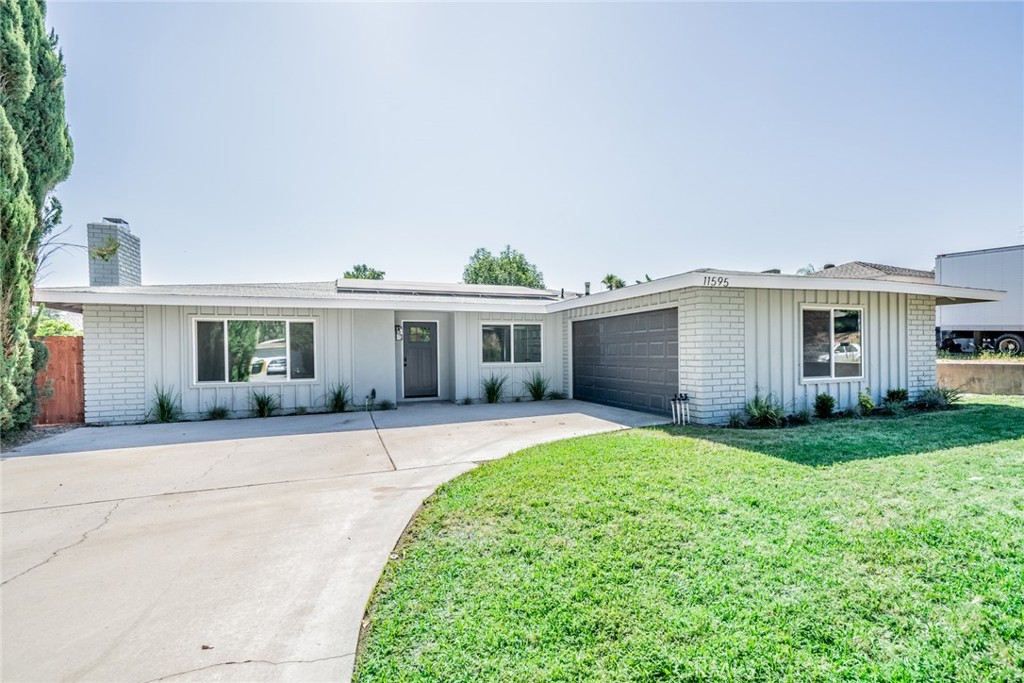 11595 Poplar Street Property Photo 1