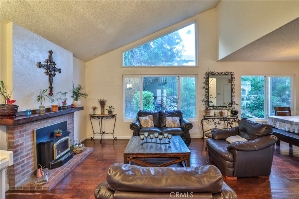 6073 Cameo Street Property Photo 6
