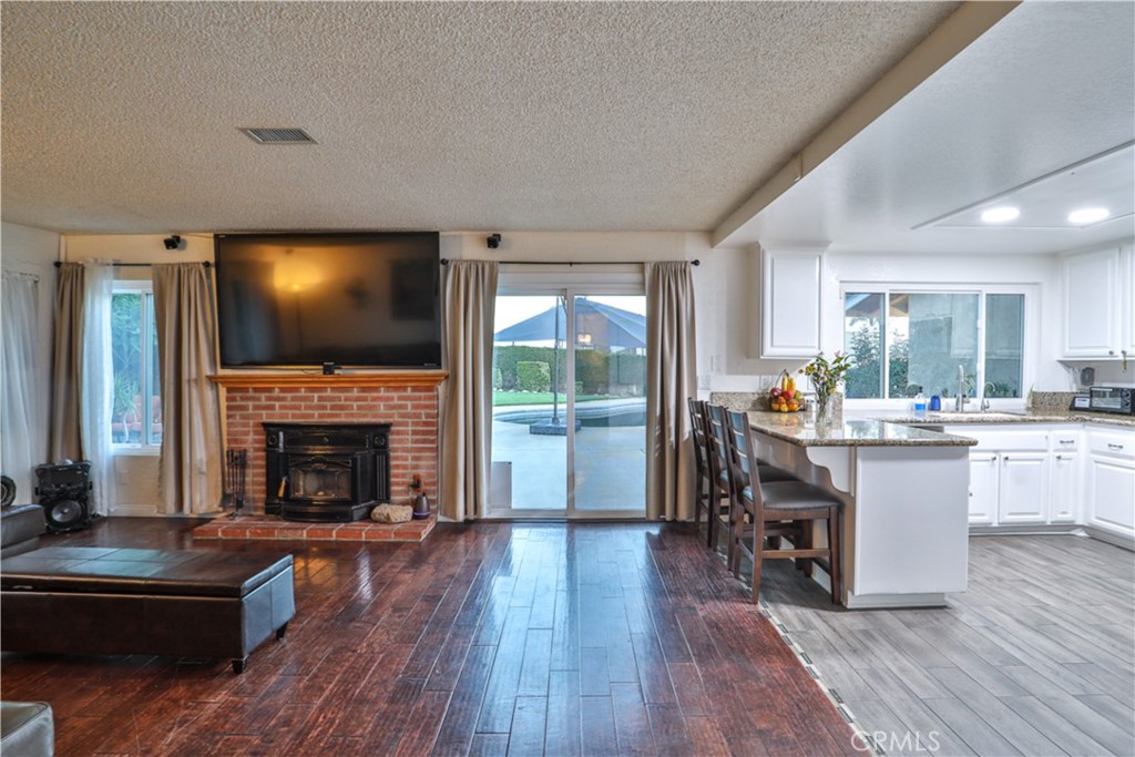 6073 Cameo Street Property Photo 9
