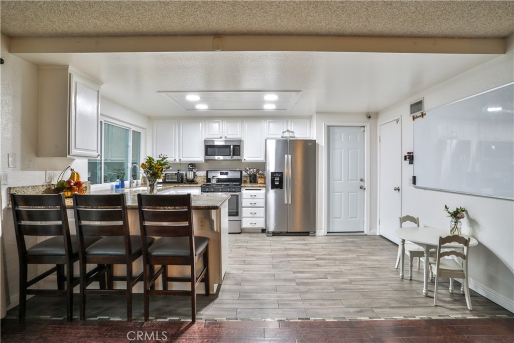 6073 Cameo Street Property Photo 11