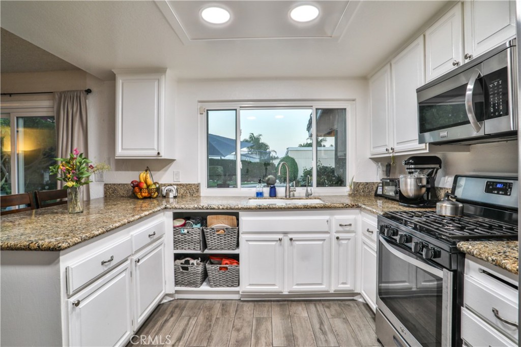 6073 Cameo Street Property Photo 12