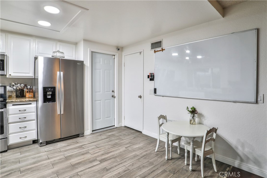 6073 Cameo Street Property Photo 14