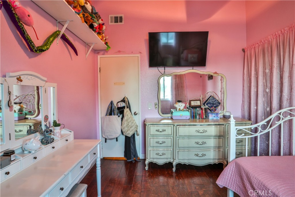 6073 Cameo Street Property Photo 24