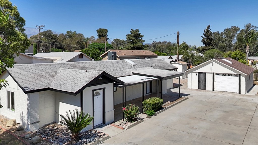 156 N Sunset Avenue Property Photo 1