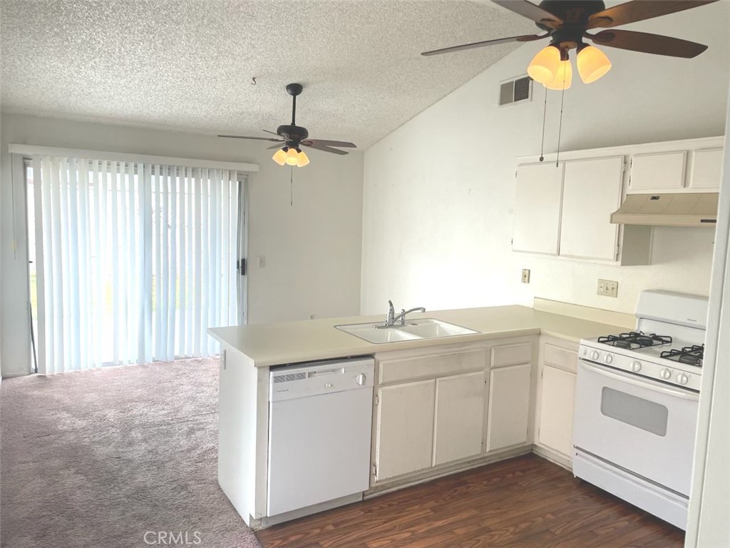 12424 Lily Court Property Photo 4