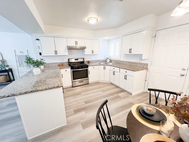 13944 Olive Street Property Photo 8