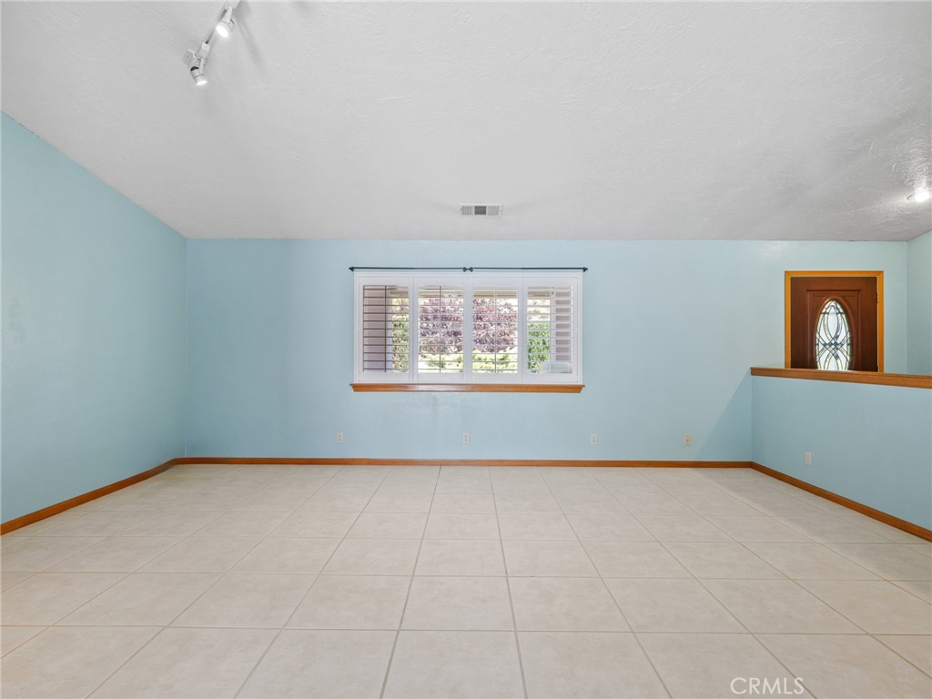 7556 Glider Avenue Property Photo 9