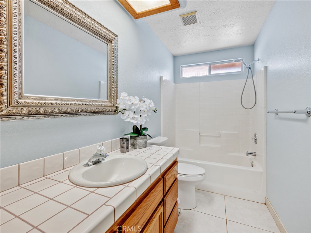 7556 Glider Avenue Property Photo 12