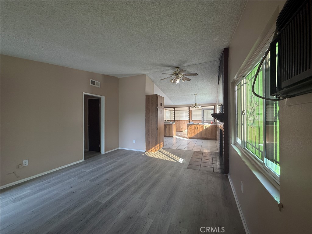 941 S Sycamore Avenue Property Photo 2
