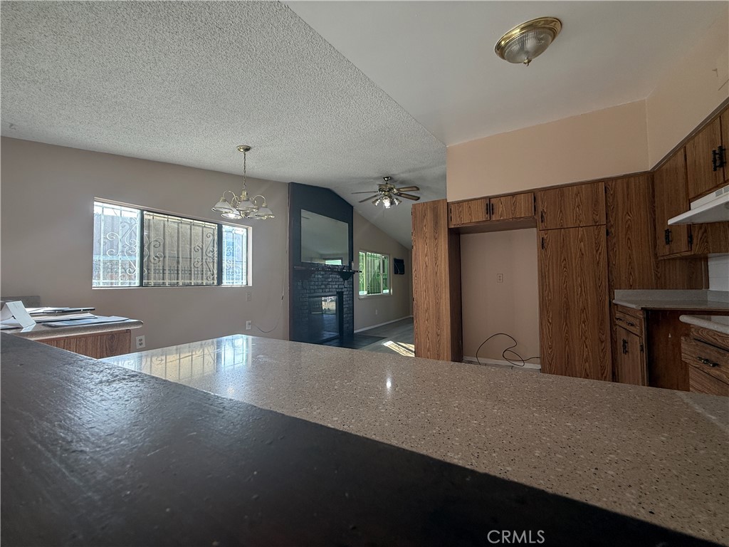 941 S Sycamore Avenue Property Photo 6