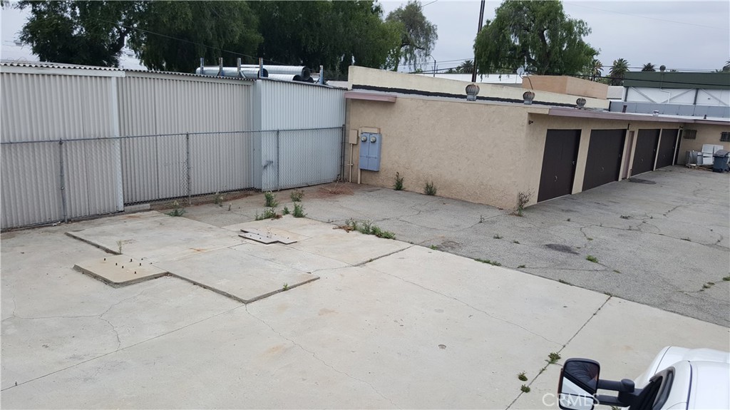 210 E State Street Property Photo 5