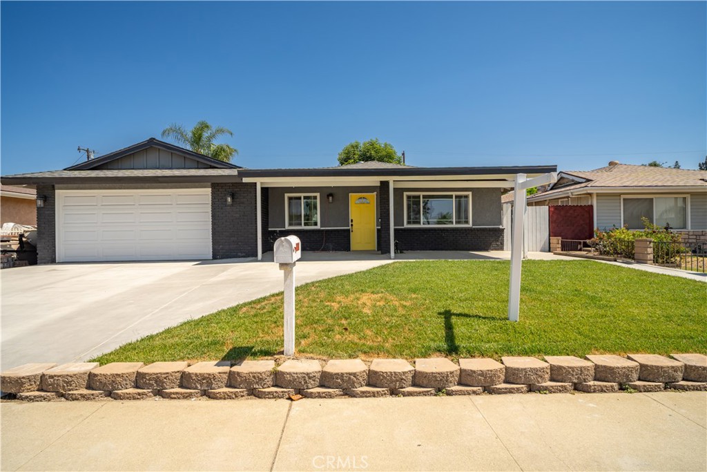 1761 E Yale Street Property Photo 1