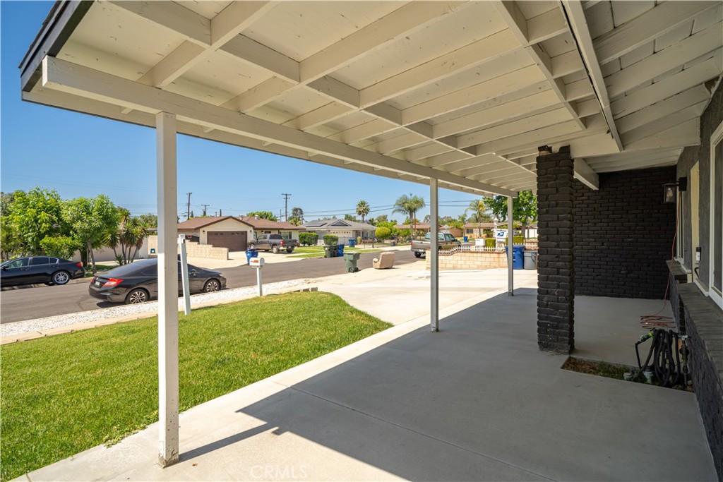 1761 E Yale Street Property Photo 4