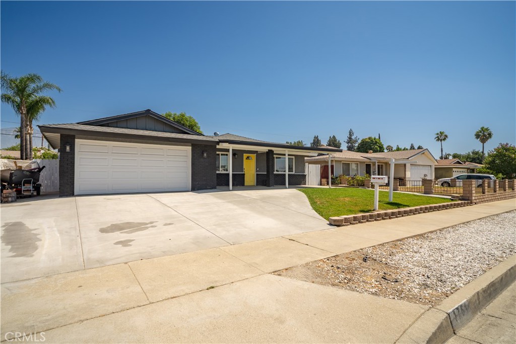 1761 E Yale Street Property Photo 5