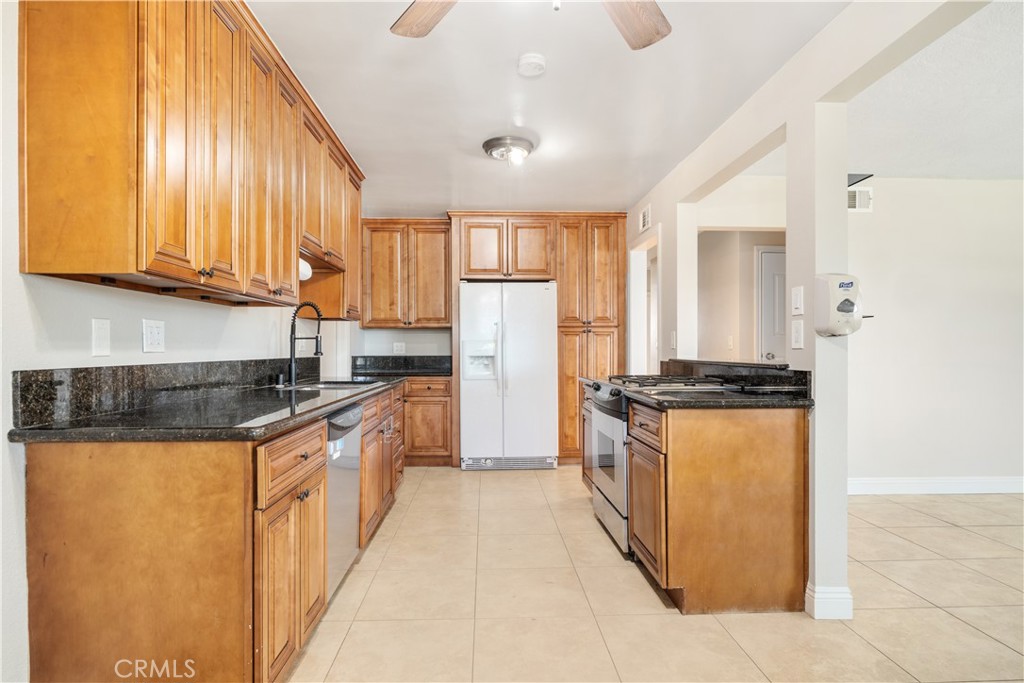 1761 E Yale Street Property Photo 10