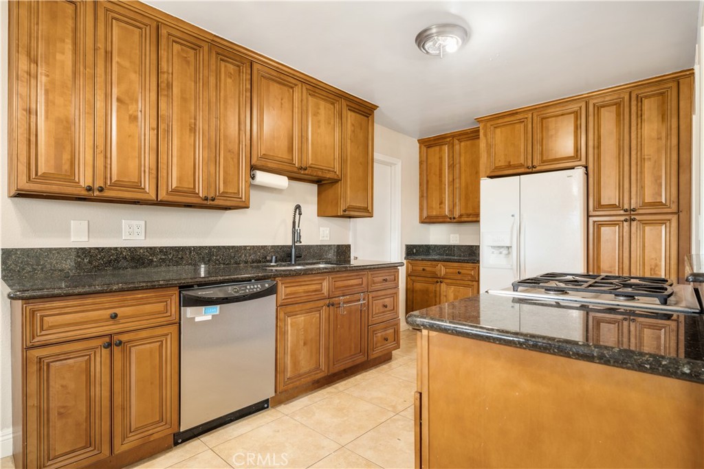 1761 E Yale Street Property Photo 11
