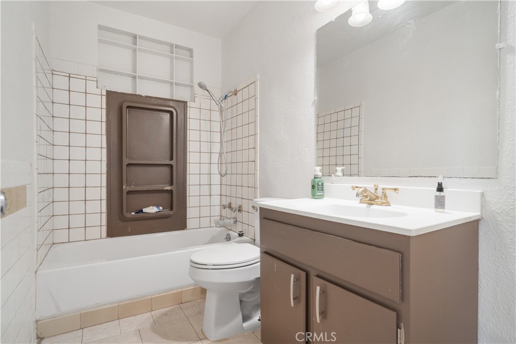 1761 E Yale Street Property Photo 19