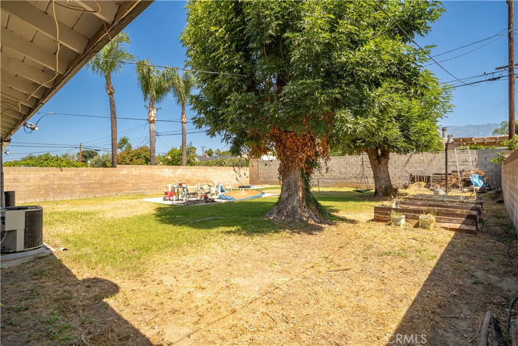 1761 E Yale Street Property Photo 29