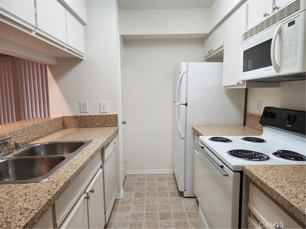 10655 2802 Lemon Avenue Property Photo 4