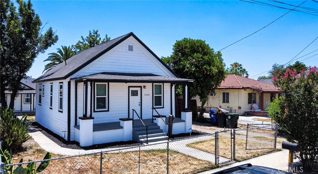 1235 Spruce Street Property Photo 1