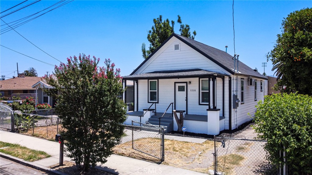 1235 Spruce Street Property Photo 2