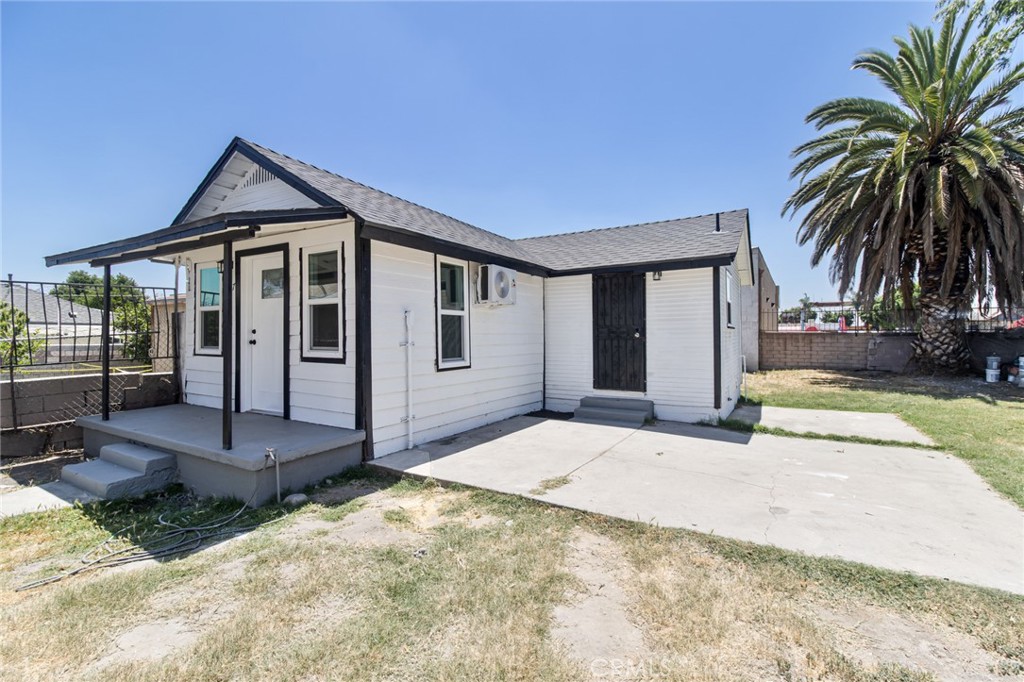 1235 Spruce Street Property Photo 3